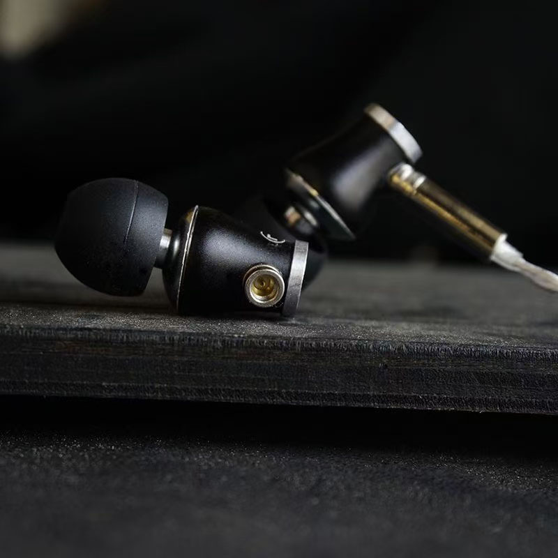 HiFi In-Ear Earbuds MMCX Inter - đánh giá và giá Wired Earphone Mic